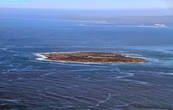 Остров, где был заключён Н.Мандела, сверху приятен...