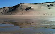 Песок на дюнах белый и мельче соли.