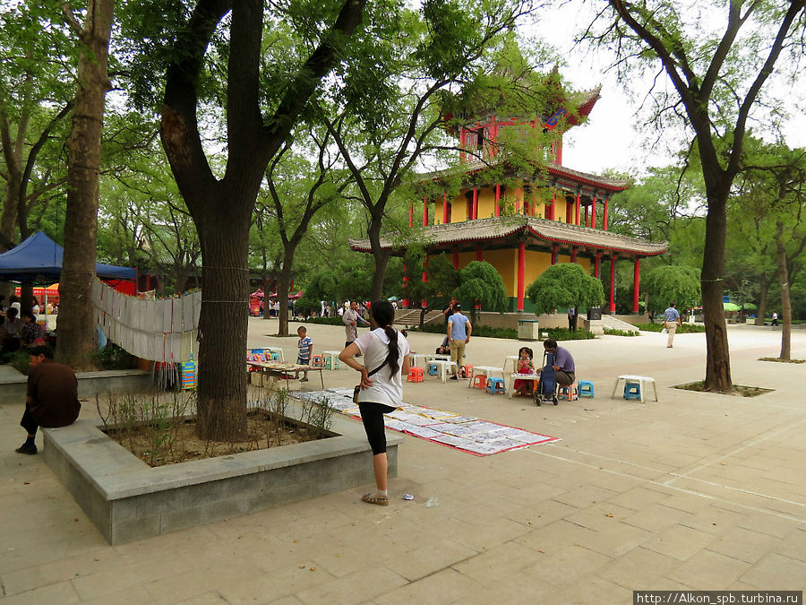 Субботний день в парке Сианя Сиань, Китай