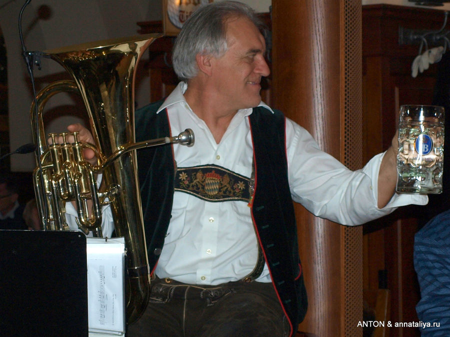 Кстати, музыканты тоже непрочь отведать пивасика. Мюнхен, Германия