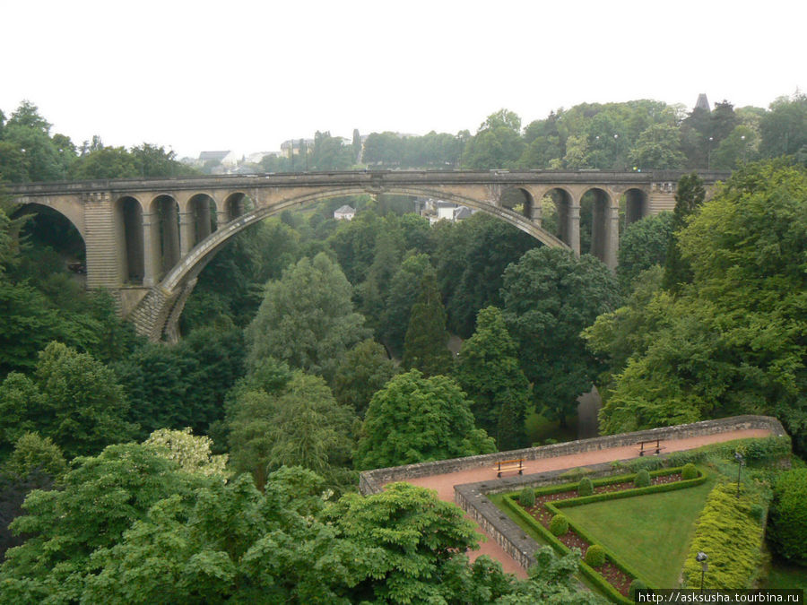 Мост Адольфа, знаменитый люксембургский арочный мост, названный в честь герцога Адольфа Люксембургского – национальный символ Великого Герцогства Люксембургского Люксембург, Люксембург