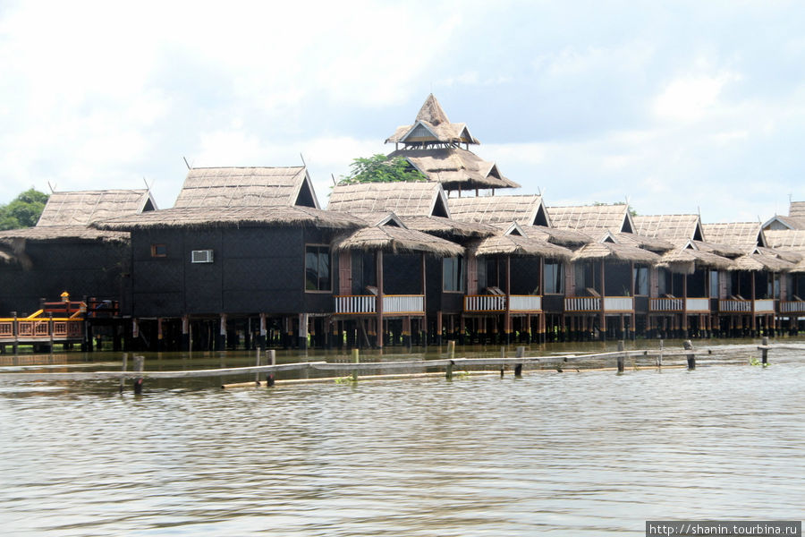 Бунгало на сваях — как и традиционные дома на озере Инле Ньяунг-Шве, Мьянма