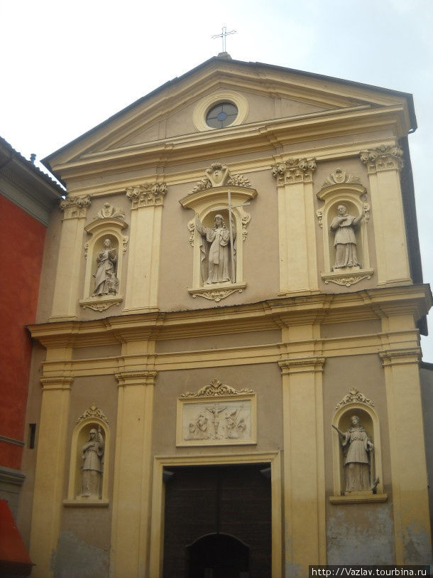 Фасад церкви Алессандрия, Италия