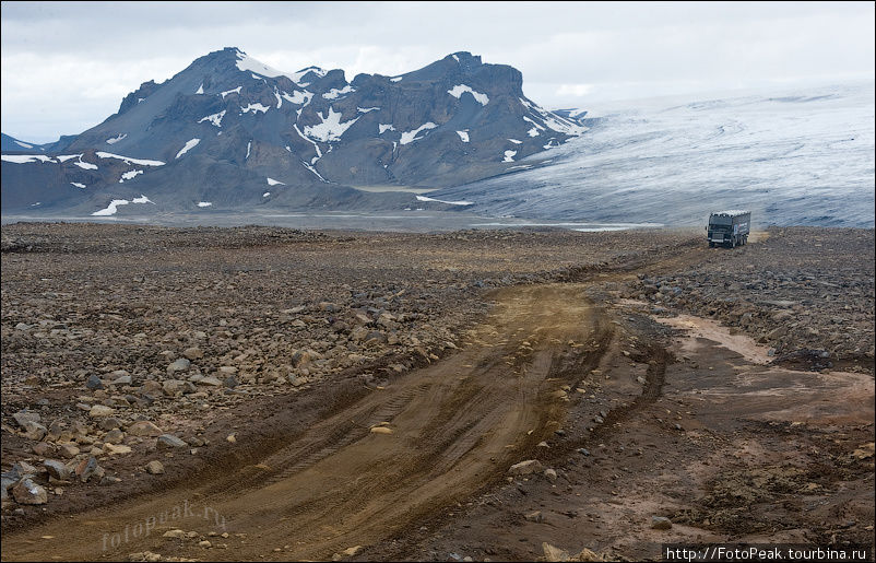 Ледник Лаунгйёкудль имеет площадь 940 км2 и является вторым по величине ледником Исландии. Южная Исландия, Исландия
