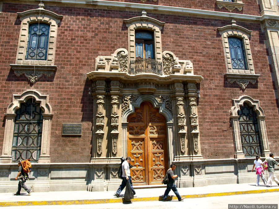 Различные подъезды музея Мехико, Мексика