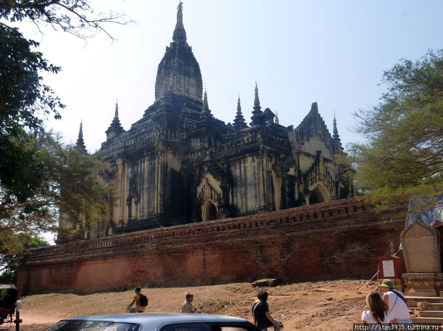 Баган. Храм Швегуджи. Баган, Мьянма