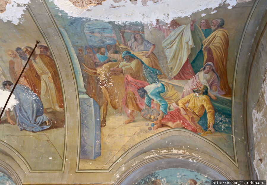 Исчезающие фрески Крестовоздвиженского храма Кировская область, Россия