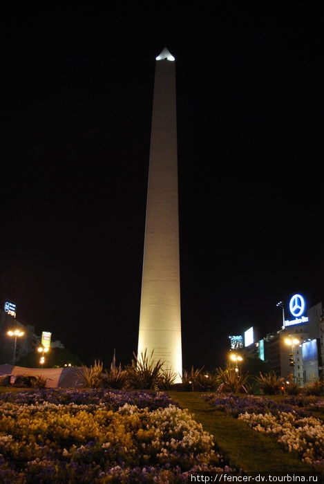 А вот ночью главный символ Буэнос-Айреса светится довольно заурядно Буэнос-Айрес, Аргентина