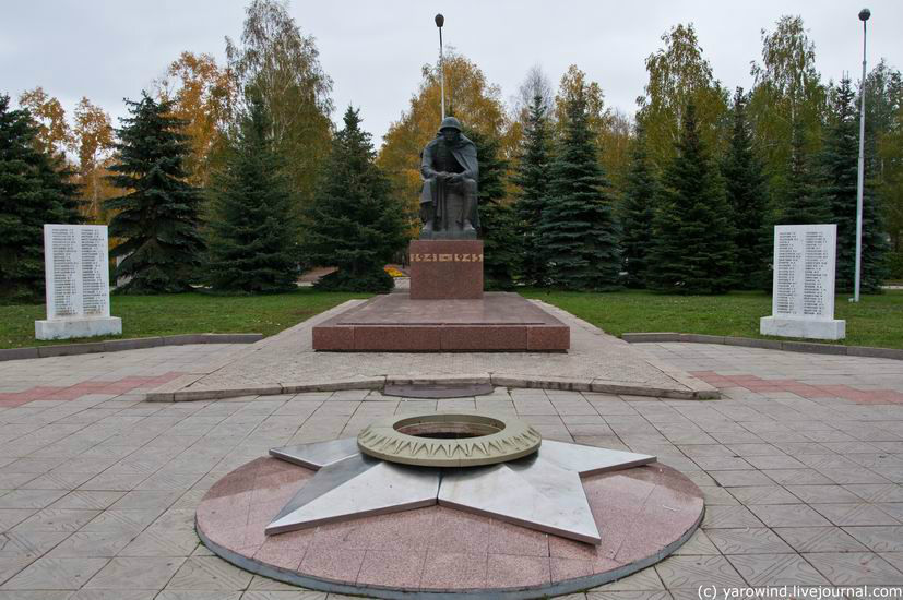 Памятник Дума солдата, 1970г. Вечный огонь не горит Октябрьский, Россия