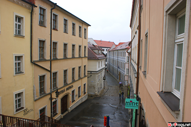 Входим в Старый город с улицы Капуцинска Братислава, Словакия