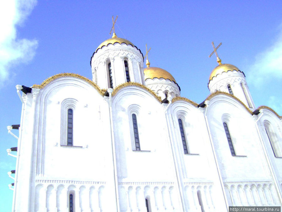 Успенский собор золочёнными главами господствует над панорамой Владимира Владимир, Россия