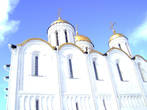 Успенский собор золочёнными главами господствует над панорамой Владимира
