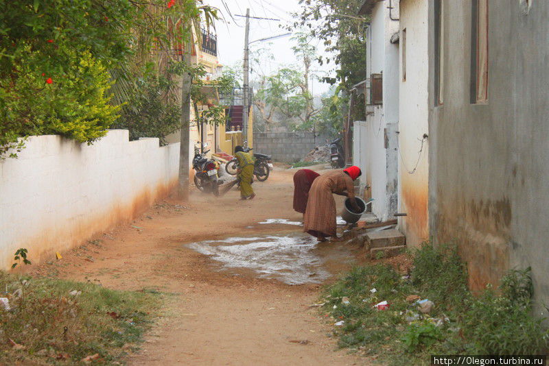 Утренняя уборка улиц Майсур, Индия