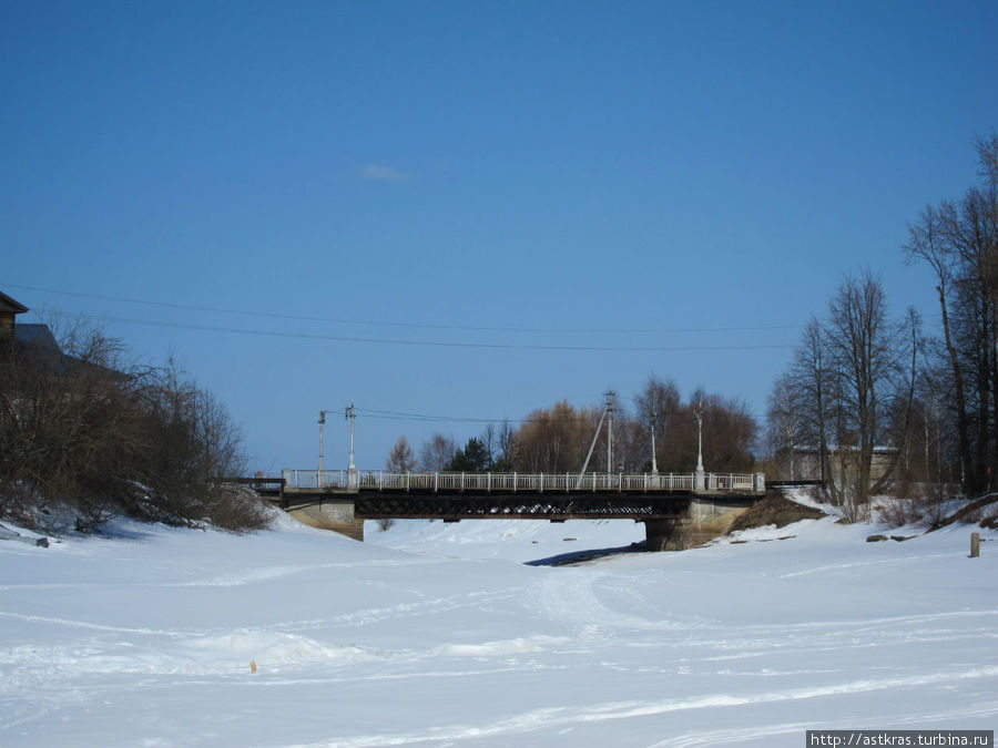 этот же мост, только с самой реки Пошехонье, Россия
