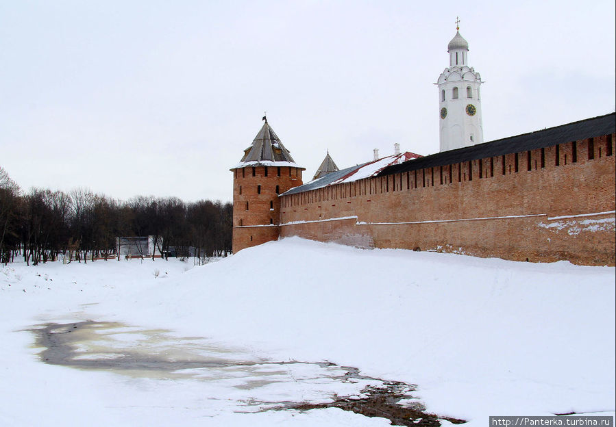 По кремлю зимнему да холодному, да по музеям, да по медовухе Великий Новгород, Россия