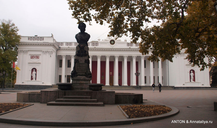 Памятник Пушкину и Дума (нынче мэрия). Одесса, Украина