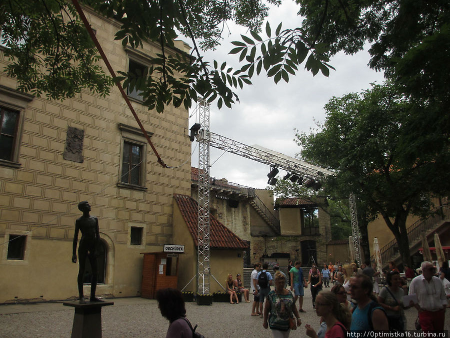 У Музея игрушки в Пражском Граде Прага, Чехия