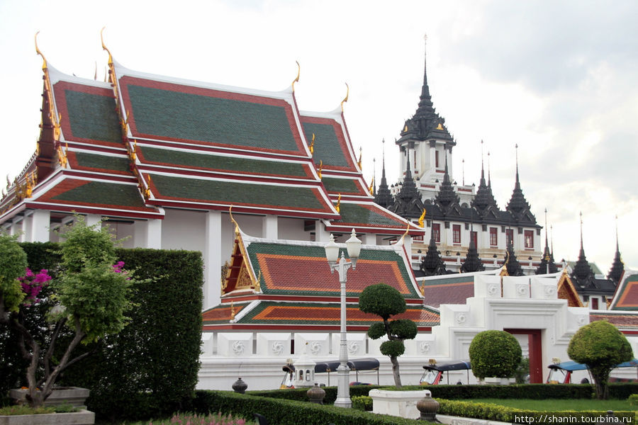 Ват Ратчанатдарам и Лоха Прасат Бангкок, Таиланд