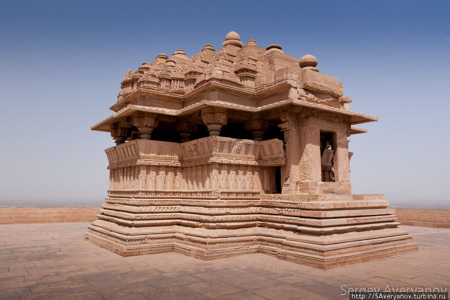 Комплекс храмов Сас Баху Ка Мандир Гвалиор, Индия