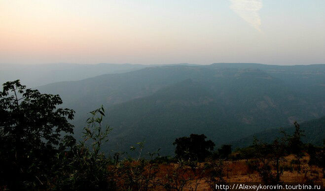 Продираюсь сквозь горы в Гоа Штат Карнатака, Индия