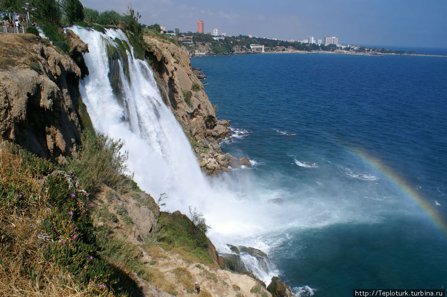 Водопад — символ Анталии Алания, Турция
