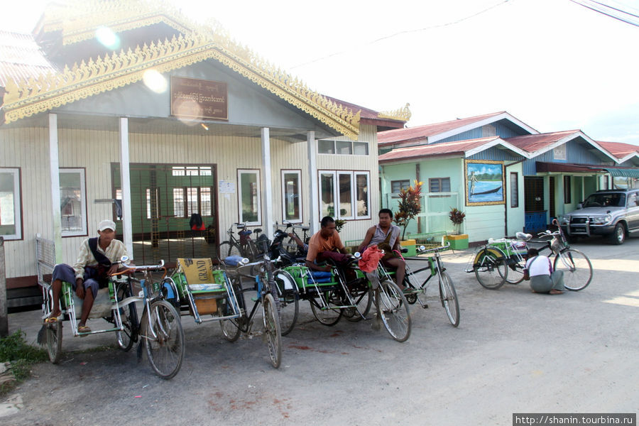 Стоянка велорикш для туристов Ньяунг-Шве, Мьянма