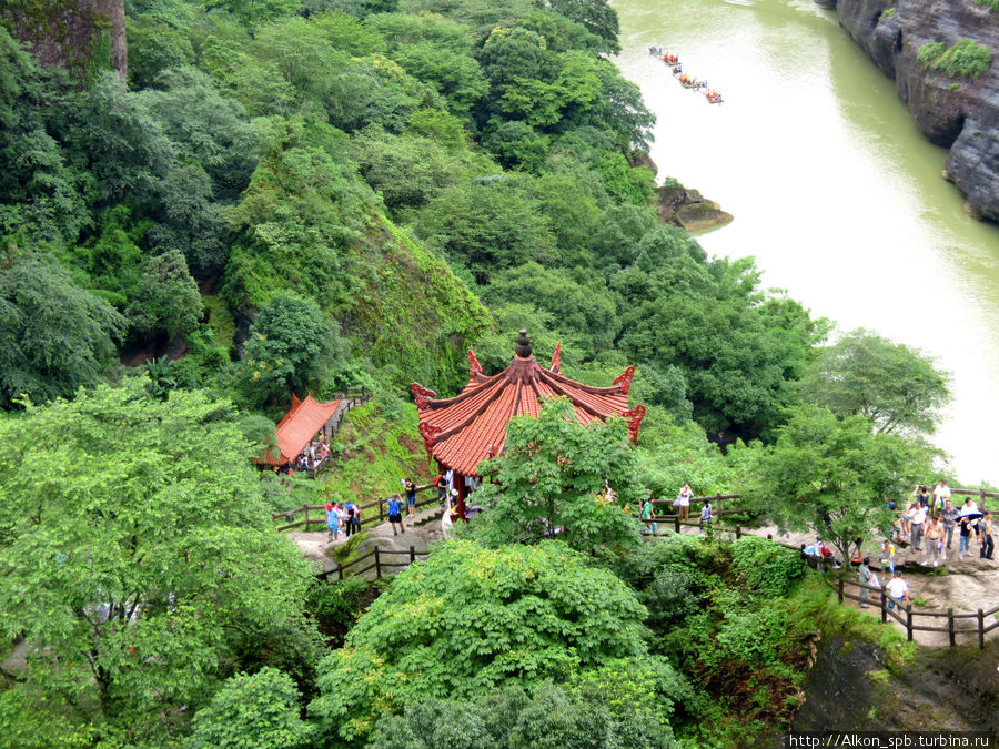 Захватывает дух в Уишане Пик Небесных путешествий Уишань, Китай