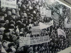Многотысячный митинг в поддержку Ельцина на Манежной площади в Москве, 1991 год. (с сайта http://nnm.ru/blogs/torbinz/lihie_devyanostye/#cut)