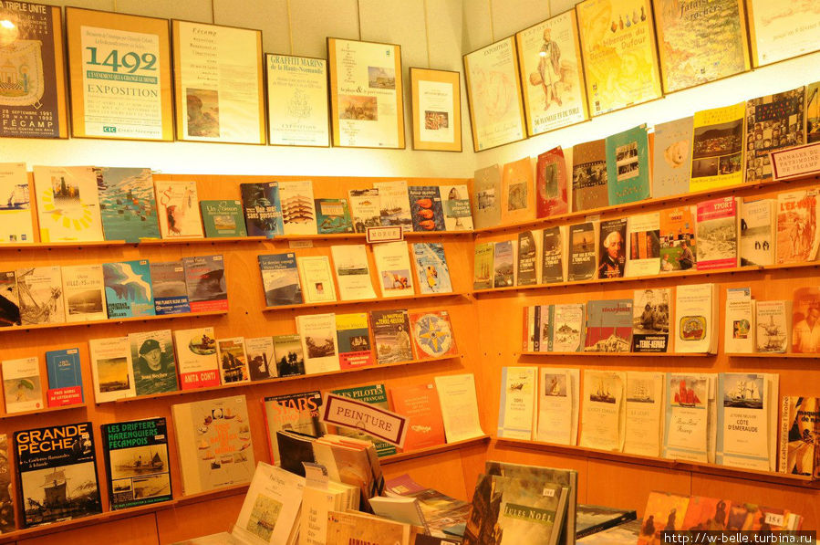 Книжный магазин в музее. Фекам, Франция