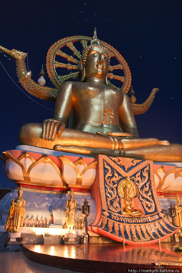 Высота позолоченной статуи — 12 метров. Остров Самуи, Таиланд