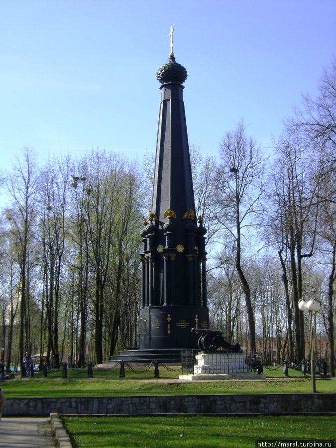 Памятник защитникам Смоленска 4 — 5 августа 1812 года (автор  Антонио Адамини) в Лопатинском саду Смоленск, Россия