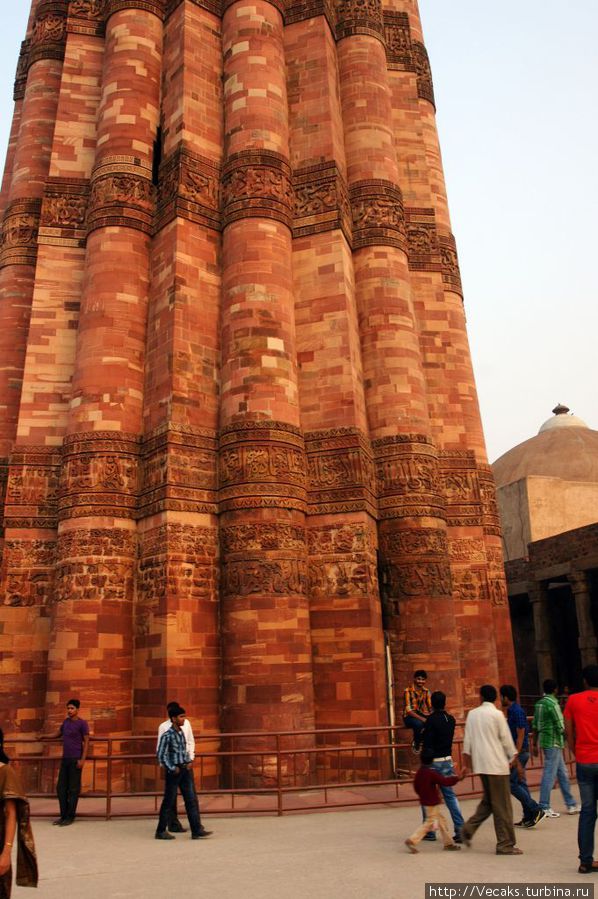 KУТУБ МИНАР - архитектурное чудо ислама Дели, Индия