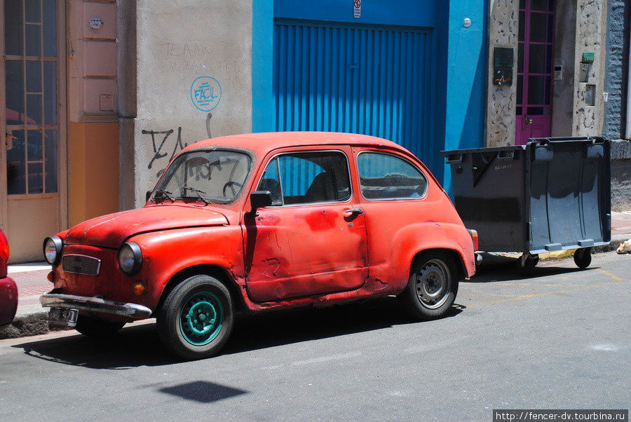 Некоторые свои сгнившие машины хотя бы подкрашивают Буэнос-Айрес, Аргентина