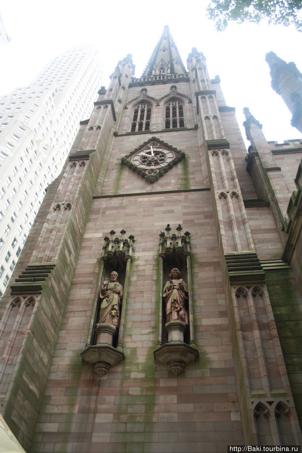 По пути к Эмпайр встретили церковь Троицы Нью-Йорк, CША