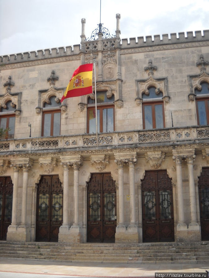 Фасад дворца Бургос, Испания