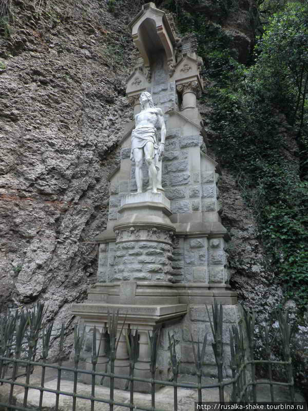 Монсеррат, часовня в пещере Санта Кова Монастырь Монтсеррат, Испания