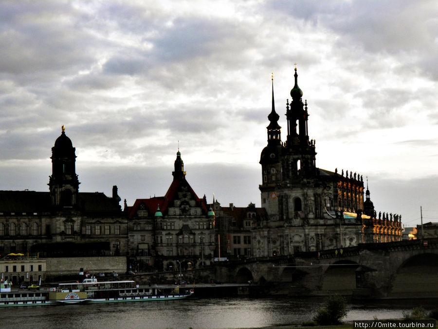 Дворец-резиденция и придворная католическая церковь. Дрезден, Германия