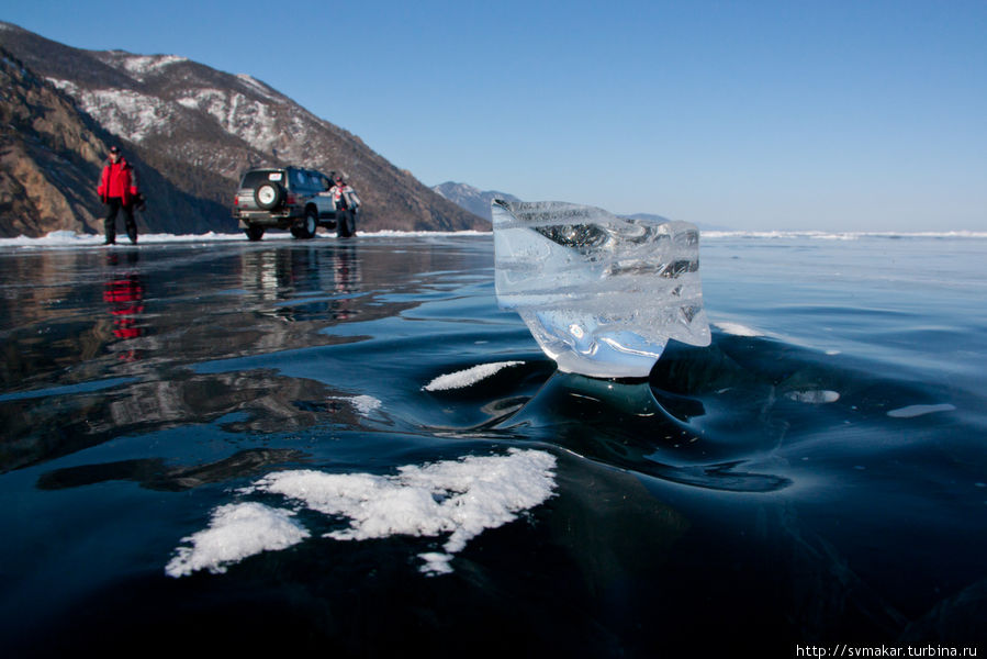 Замерзший бултых озеро Байкал, Россия