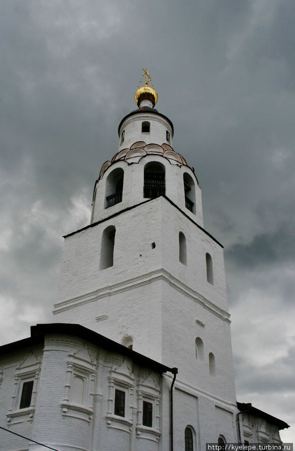 Колокольня того же монастыря. Свияжск, Россия