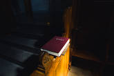 Библию видимо специально положили так, для любителей света и фотографии:)
