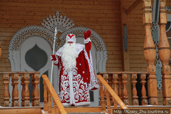 В конце представления всегда появляется он — Дед Мороз. Счастью нет предела. Великий Устюг, Россия