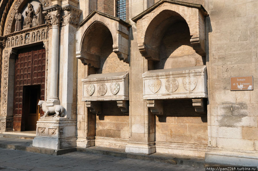 Пристроенные гробницы. Виченца, Италия