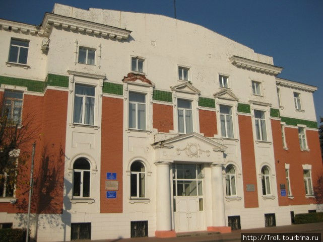 А это здание как будто из Риги или Казани перенесли и сюда поставили Зарайск, Россия