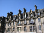 Каминные трубы — такой же рядовой элемент шотландских домов, как окна и двери.