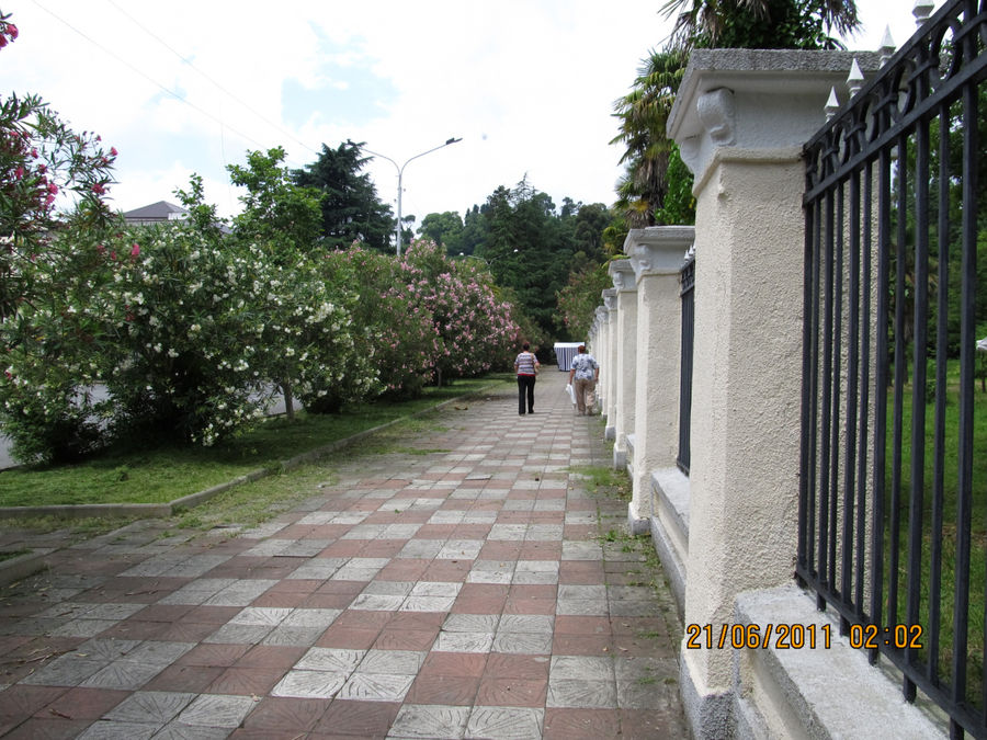 Улица вдоль Ботаничкского сада Сухум, Абхазия