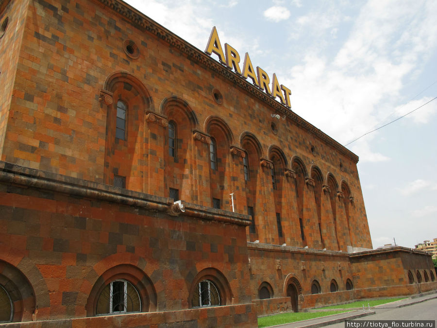 туфовые здания — отличительный признак Еревана Ереван, Армения