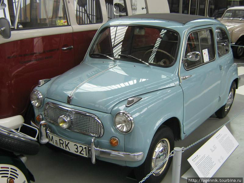 NSU/FIAT Jagst (Fiat-600)
Выпускавшаяся с 1960 по 1969 год модификация Fiat-600D получила другое оформление передка и молдинг, идущий от повторителя указателя поворотов на переднем крыле почти через всю дверь. Автомобиль получил более мощный, 23-сильный двигатель, рулевой механизм был заменен на червячно-роликовый. В 1965 году у Fiat-600D появились двери, открывающиеся в привычную современным автомобилистам сторону, форточки в дверных стеклах, исчезли молдинг и эмблема на крышке багажника.
В 1956 году на базе Fiat-600 был создан прообраз современных мини-вэнов — однообъемный 6-местный (сиденья в три ряда) Fiat Multipla. Мюнхен, Германия