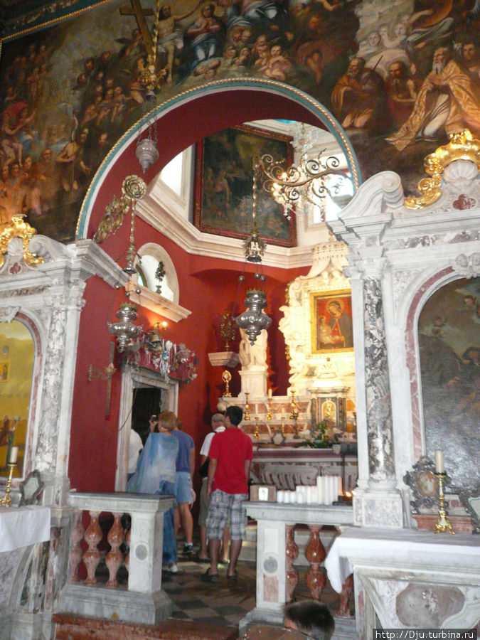 Церковь Божьей Матери на Скале-жемчужина Которской бухты Пераст, Черногория