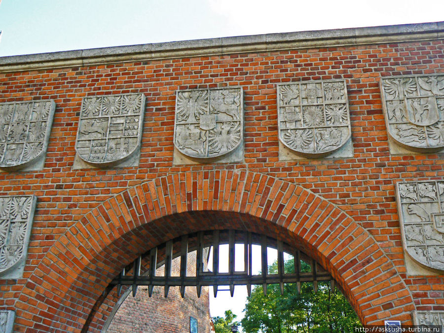 Главные ворота Вавельского замка. Краков, Польша