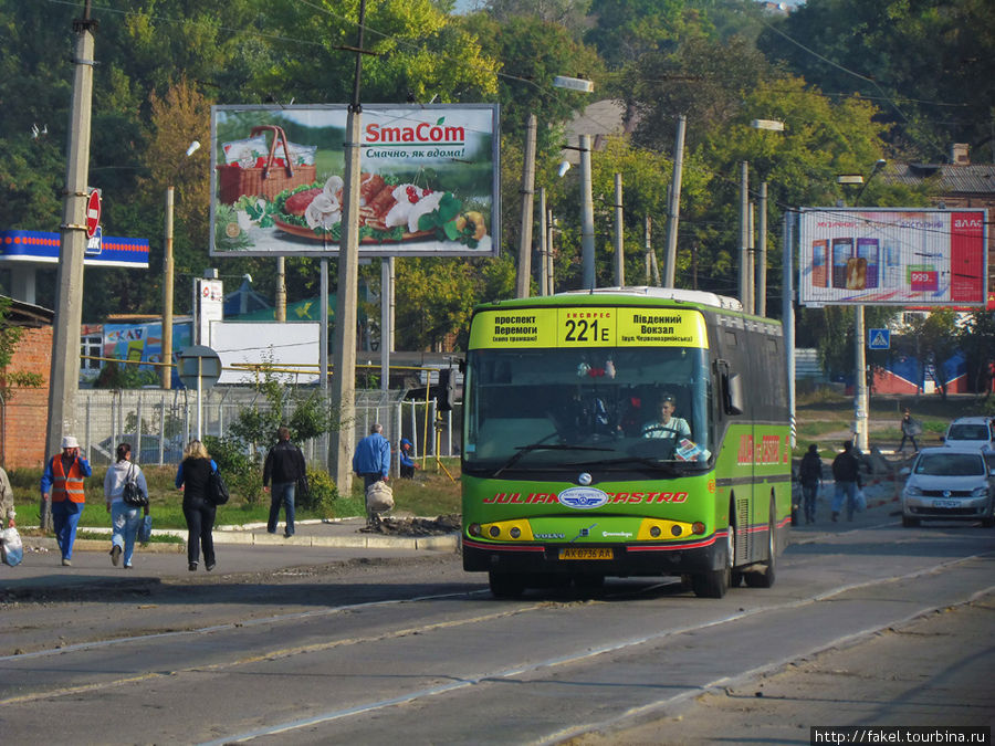 Автобус Sunsundegui Interstylo II  в Рогатинском въезде. Харьков, Украина